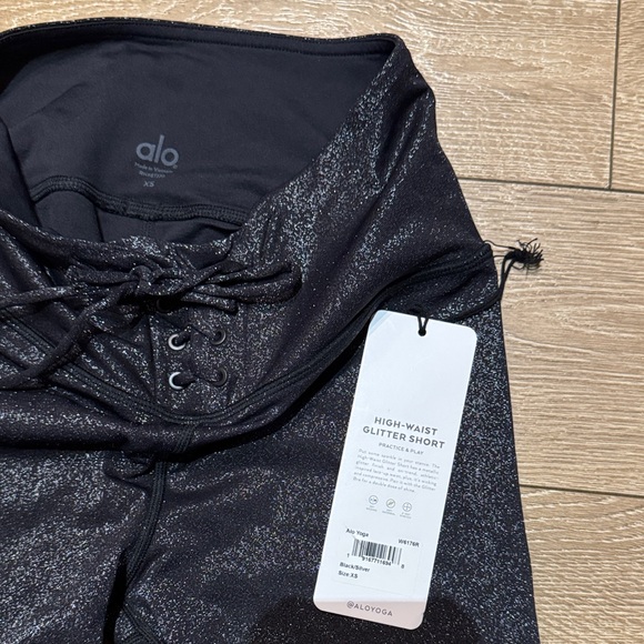 NWT ALO Yoga Women's High Waist Glimmer Short - Picture 2 of 4